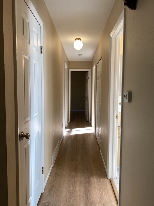 Building Photo - STUDENTS WELCOME! 5 Bedroom 3 Bathroom Bi-Level Single-Family Home in Midtown Fort Collins