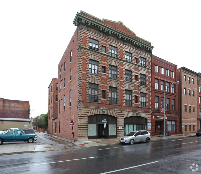 Primary Photo - Franklin Center Apartments