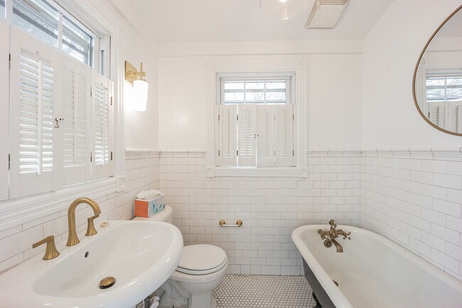 Building Photo - 62 Shrewsbury Ave