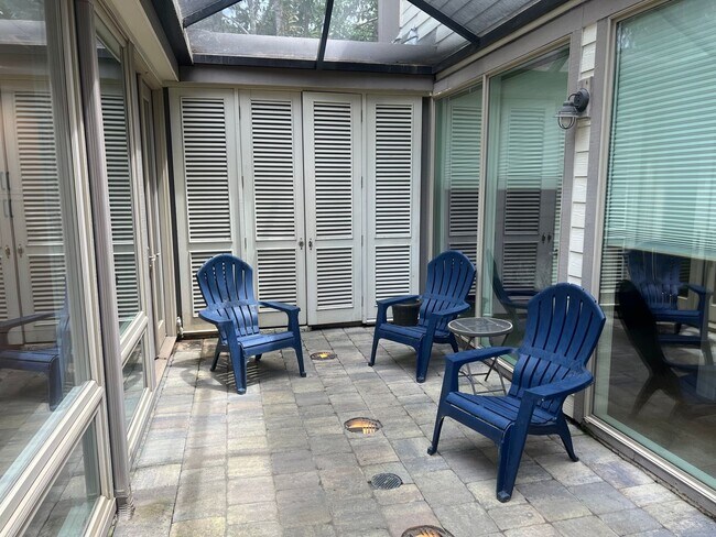 Building Photo - Briarwood Villa - One Level, Golf View