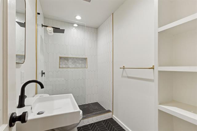 Building Photo - 5422 Martel Ave