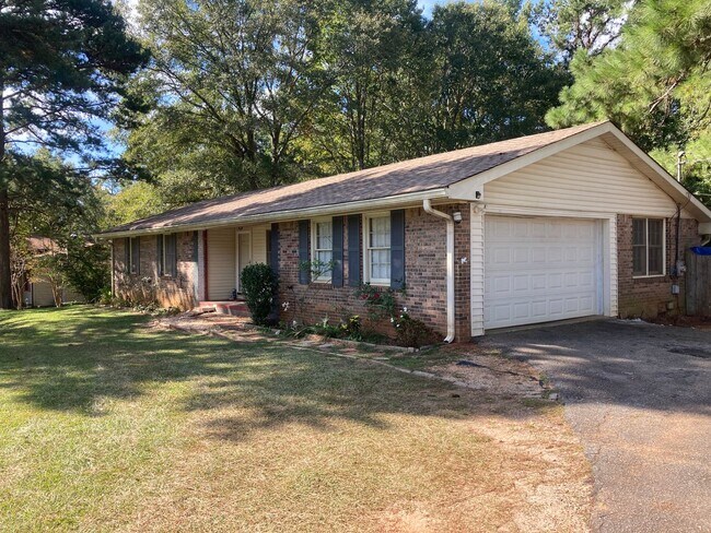 Building Photo - 110 W Wedgewood Cir