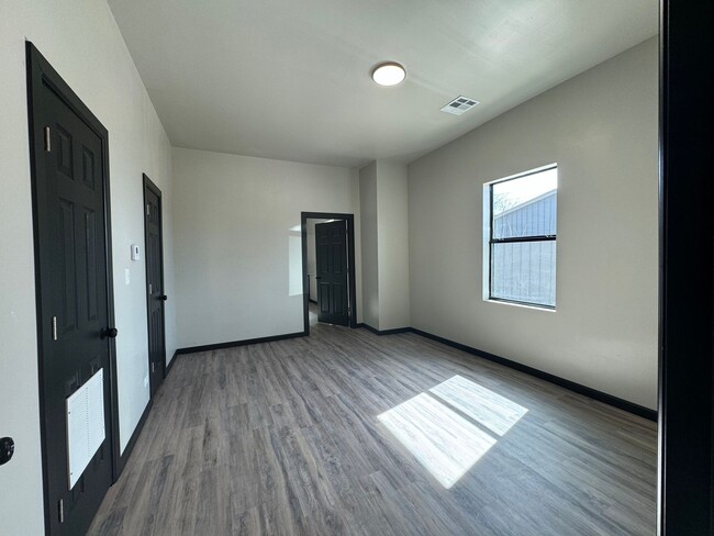 Building Photo - RPG DUPLEX-2 Units
