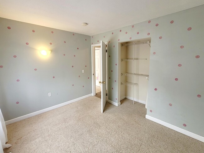 Building Photo - 6187 Blythefield Ave NE