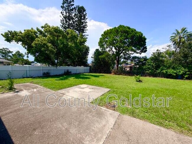 Building Photo - 5815 Spearman Cir