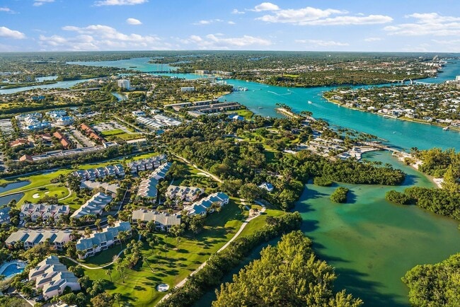 Building Photo - 3902 Fairway Dr N