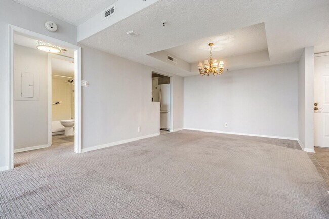 Building Photo - Spacious 2 Bed 2 Bath Condo in Heart of South Tampa