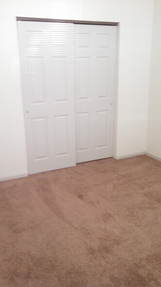 Loft 109 Bedroom with large closet - 224 E King St