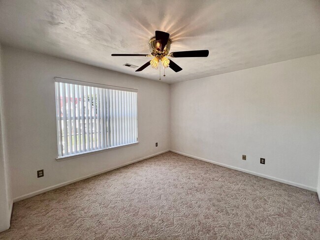 Building Photo - Beautiful 4 bedroom home in Chesapeake