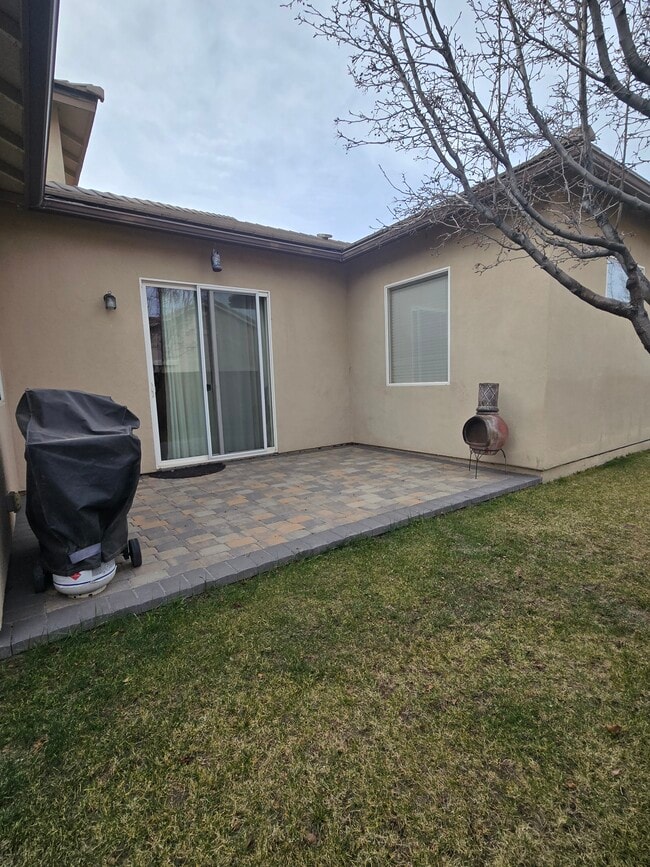 Building Photo - 992 Bella Rosa Dr