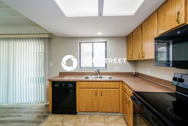 Building Photo - 4212 E Temple Heights Rd