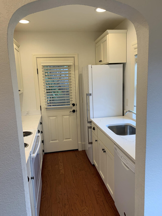 Building Photo - Donphilita - 1 bedroom