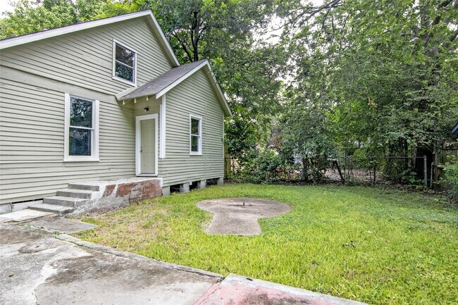 Building Photo - 3220 Melbourne St