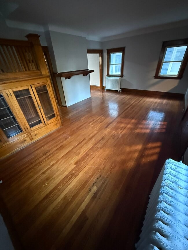 Building Photo - 405 Islington St