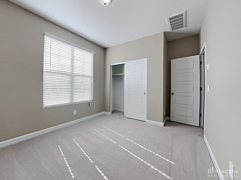 Building Photo - 44238 W Palo Ceniza Way