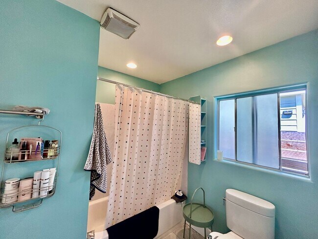 Building Photo - NB T LA 5128