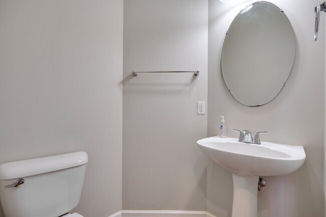 Building Photo - 3594 Armada Dr