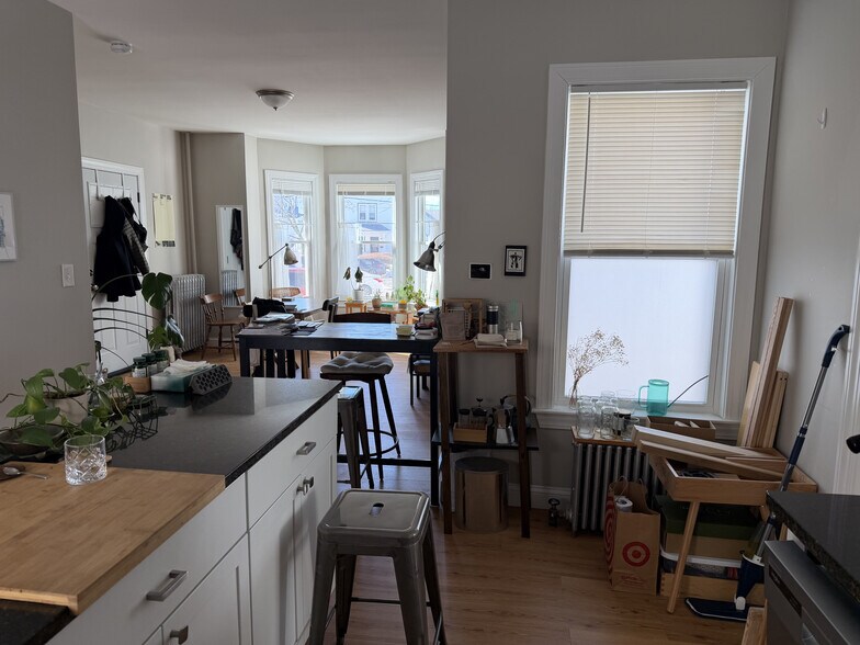 Building Photo - 28 Adams St