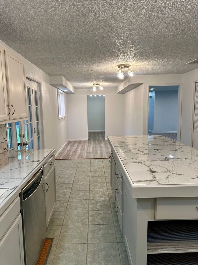 Building Photo - Updated 3bd/2BA South Suburbs Home with RV Parking, Large Yard & Garage