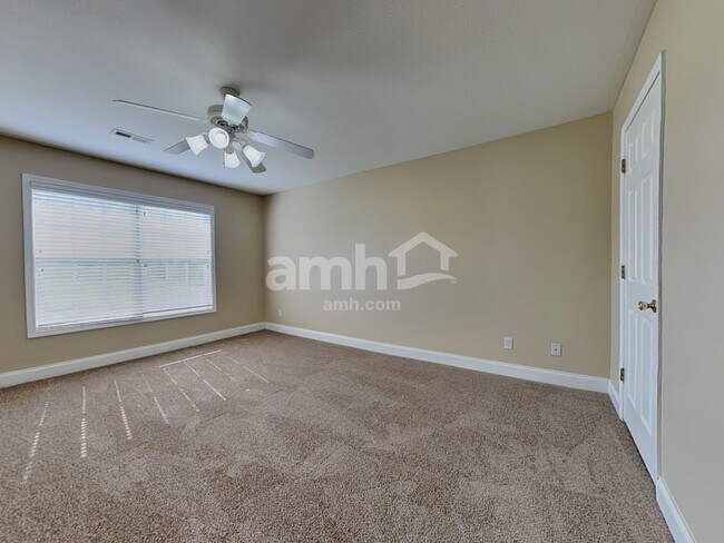 Building Photo - 1061 Saint Johns Dr
