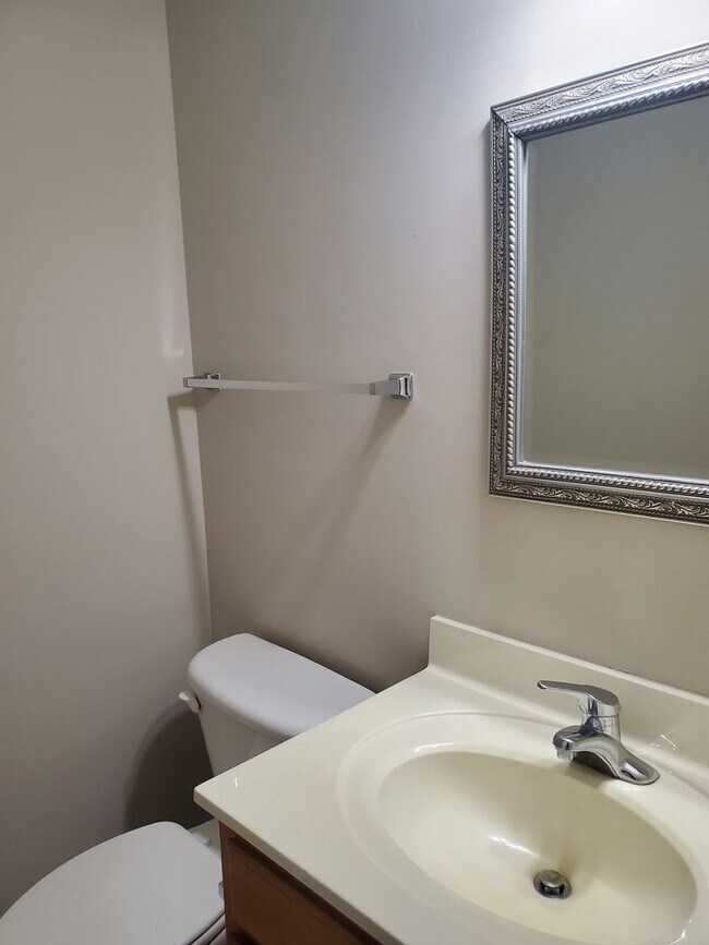 Building Photo - re2102m