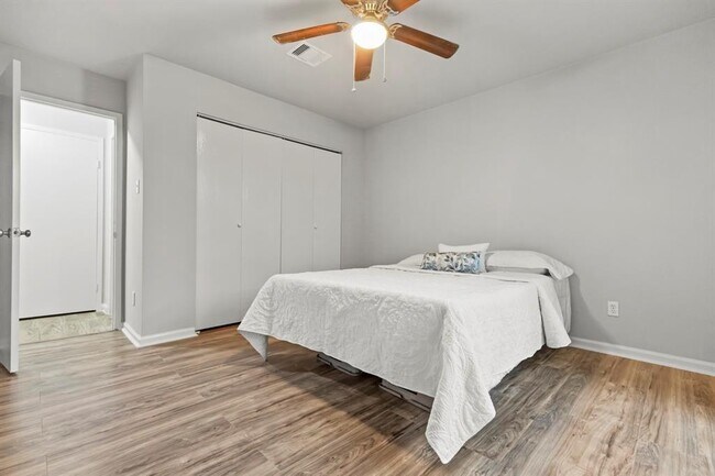 Building Photo - 2471 Briarwest Blvd