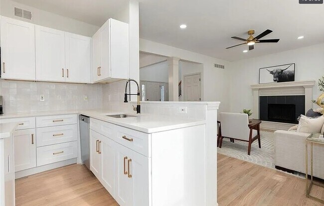 Building Photo - Spacious and Elegant 4 BR 3.5 BA Home in Olathe!