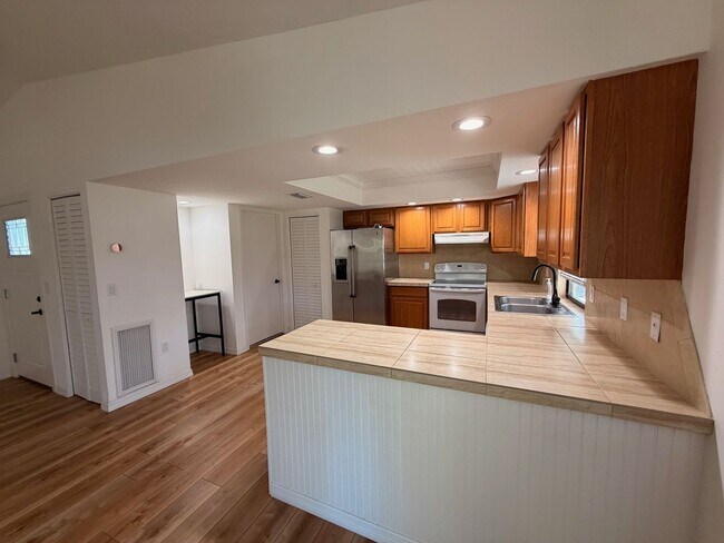 Building Photo - Highly sought after 2/2 in Gulf Gate