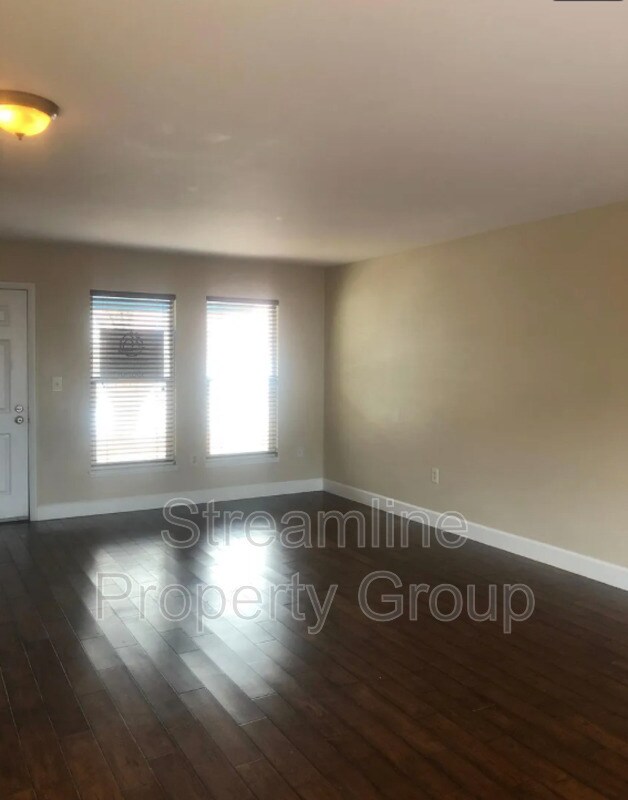 Building Photo - 1201 Galapago St