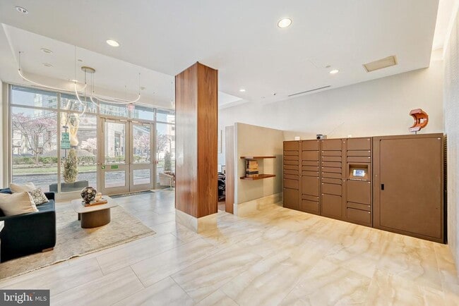 Building Photo - 675 S President St