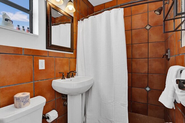 Building Photo - 333 Walnut St