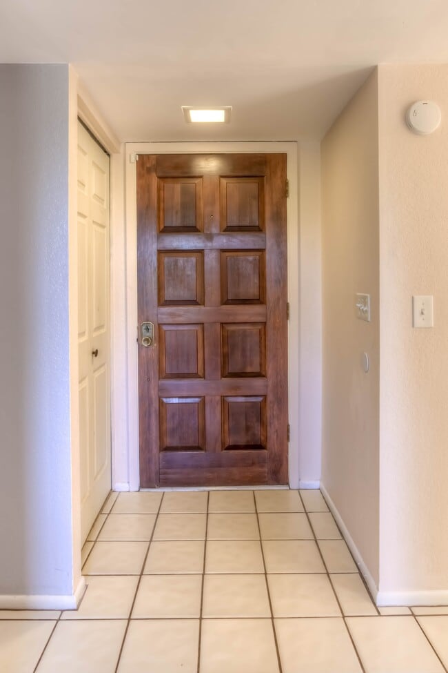 Building Photo - 1422 S Moonflower Ln