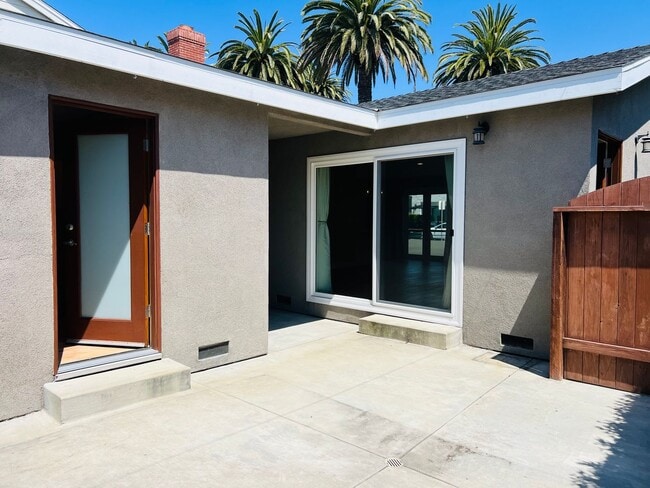 Building Photo - 709 Marguerite Ave