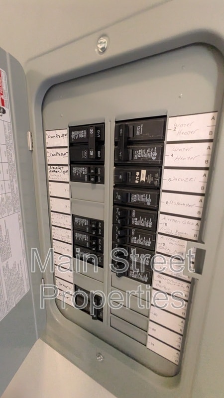 Building Photo - 2083 Downing Dr