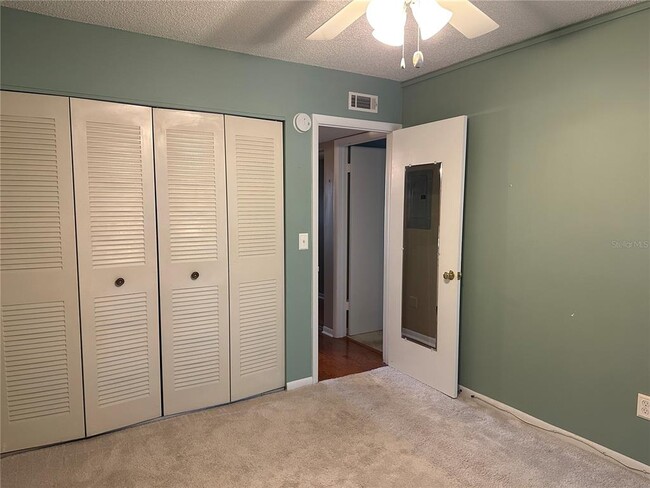 Building Photo - 209 NE Lincoln Cir N