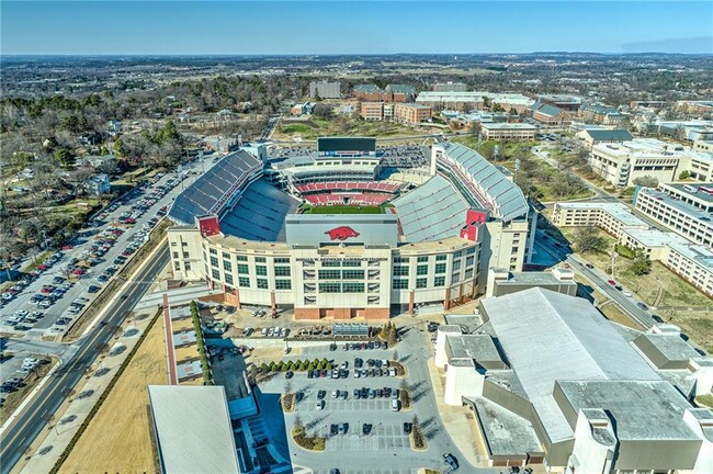 Building Photo - 1935 W Stone St
