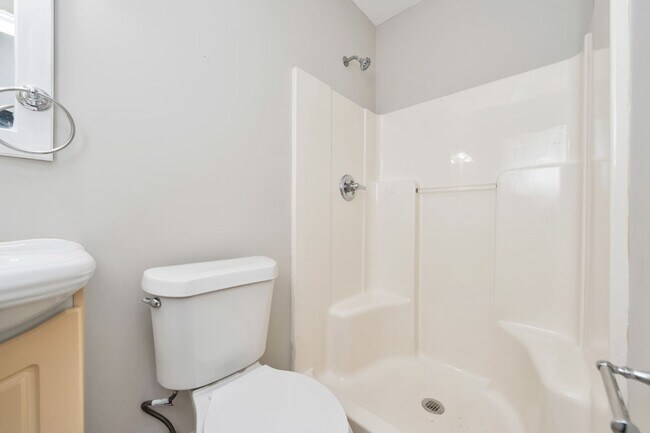 Building Photo - Beautifully Renovated 3BR/2BA home on King St!