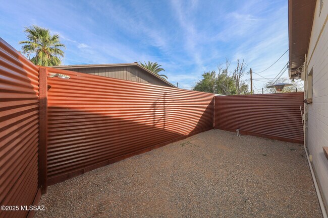 Building Photo - 1654 N Rosemont Blvd