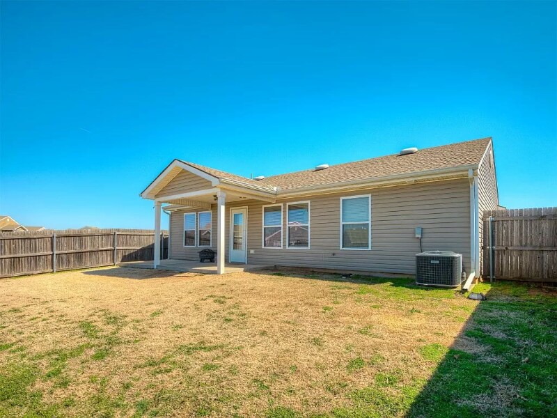 Building Photo - 1113 SW 152nd Pl