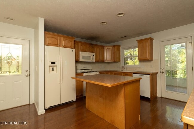 Building Photo - 2084 Allenridge Dr