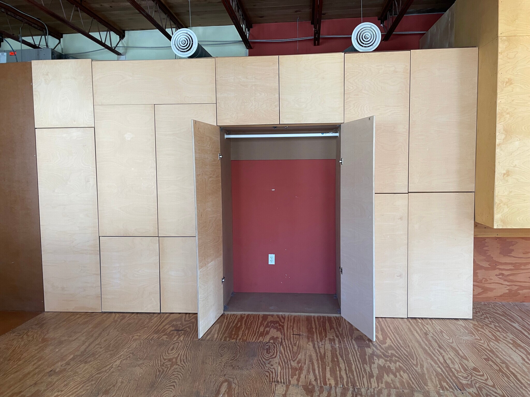 Ample storage space - 918 N Main St