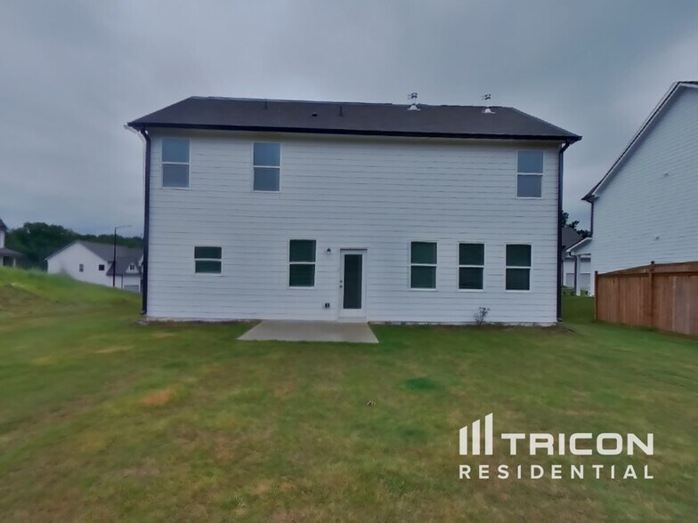 Building Photo - 14 Riverbank Ct