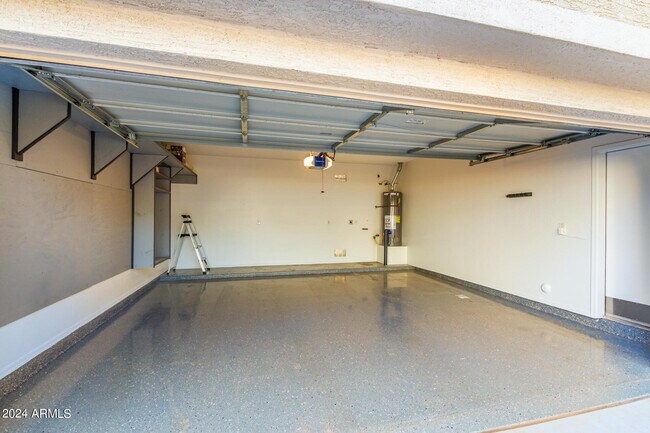 Building Photo - 2343 E Sunland Ave