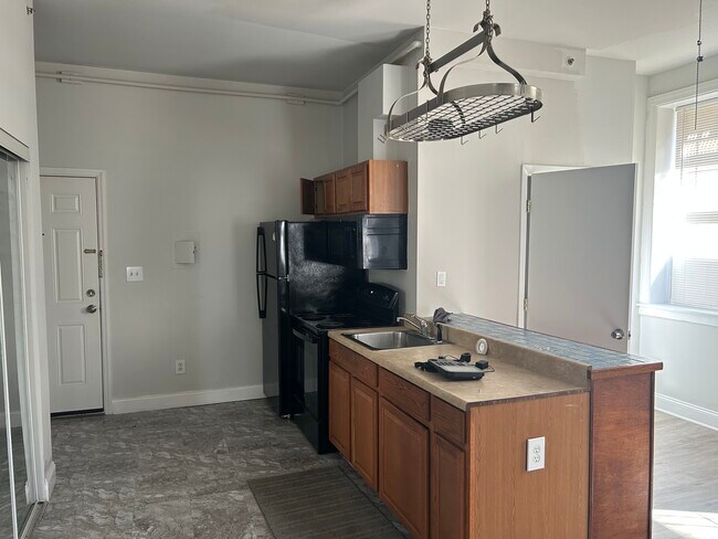 Building Photo - 31X N Paca St