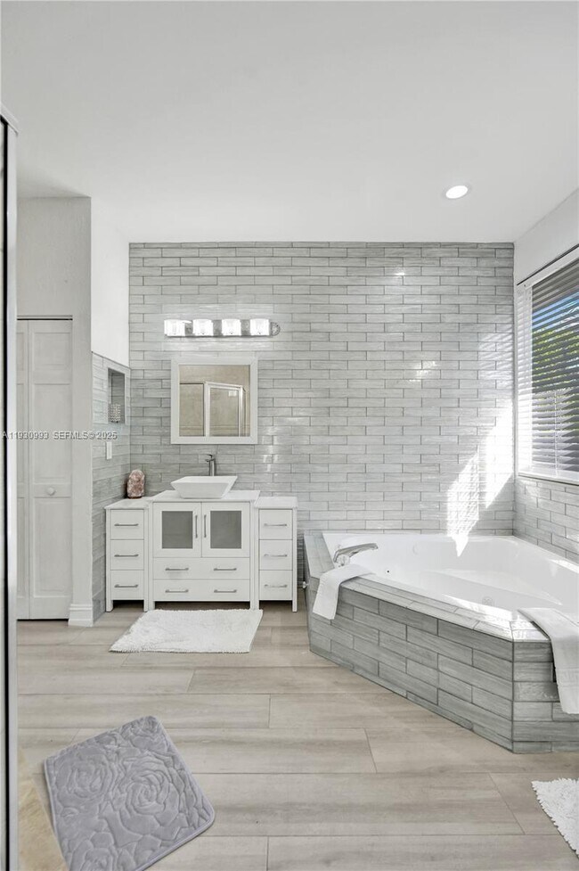 Building Photo - 4310 NW 63rd Ave