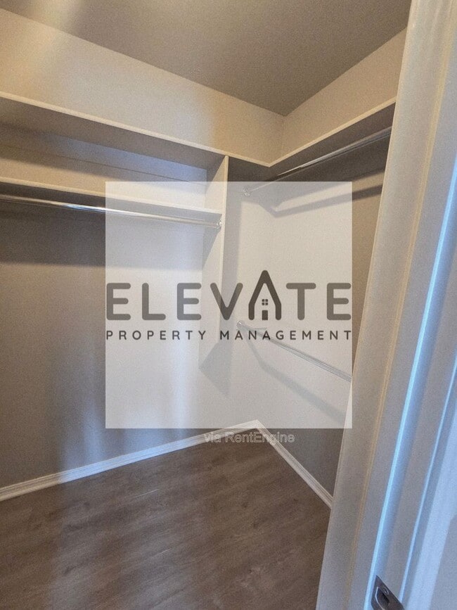 Building Photo - 1809 N Oakhill Rd