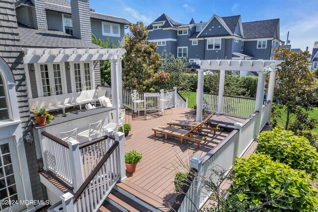 Building Photo - 207 Monmouth Ave