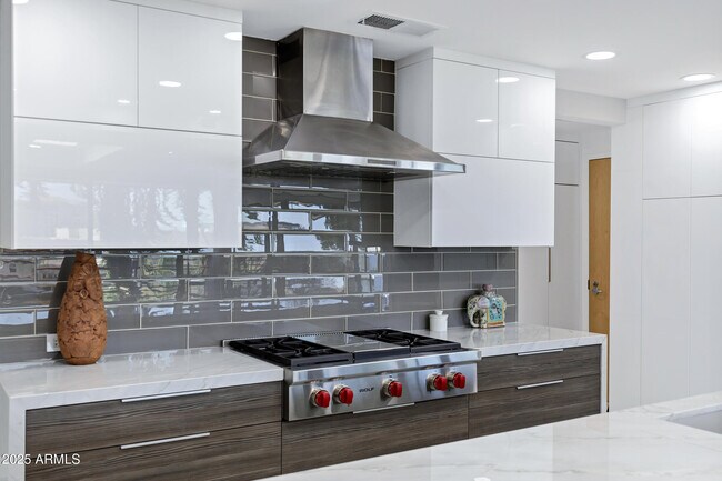 Building Photo - 7137 E Rancho Vista Dr