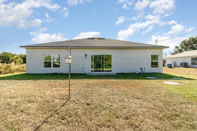 Building Photo - 1213 Waterford St SE