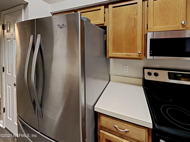 Building Photo - 4400 Apple Tree Pl